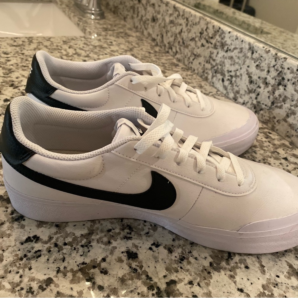 Nike Men's Classic White and Black Sneakers - Picture 3 of 5
